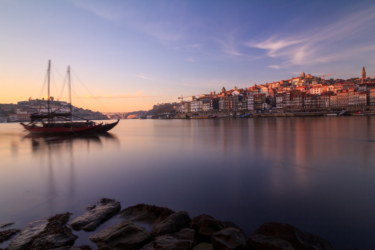 RT <a href="/portugalhols4u/">portugalholidays4u.com</a>: Porto is such a special city, but at sunset it really does look beautiful #sunset #porto #portugal #travel
