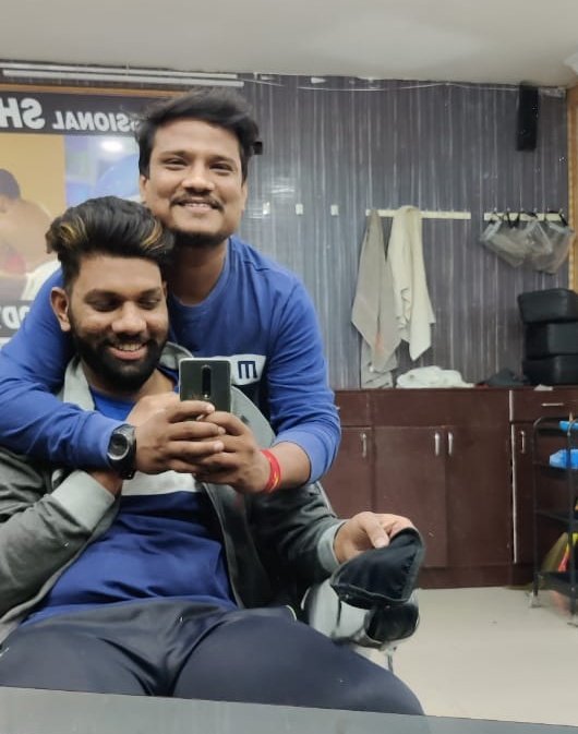 Rahulrahs's tweet photo. @MNXMovies @BoultAudio Here's my entry! With my brother @Rohith8977
#TheUltimateBrotrait #MNXContest #BrotraitContest #Bromance @MNXMovies https://t.co/PgZWnvID5o