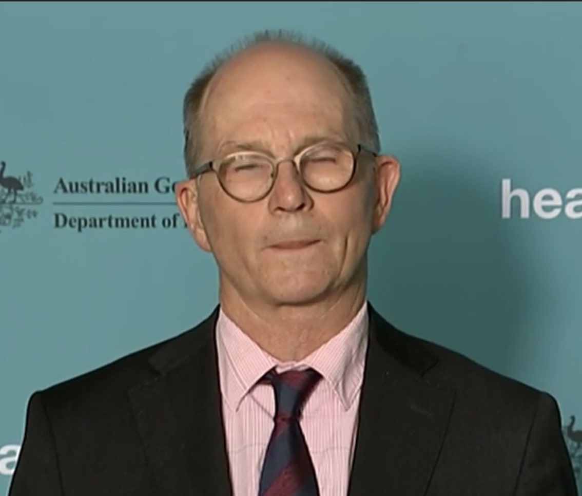 SaraJade_13's tweet image. #ProfKelly “Astrazeneca 
 safe, effective,” BL SQUINTS dislike. Tongue poke contempt. “Allergic reactions rare.” HARD SWALLOW BL embarrassment, fear response. Chronic FILLERS UMS AHS repeats words. “Whether the AstraZeneca vaccine should be used.” “That’s WHO’s view.” 😳 #auspol
