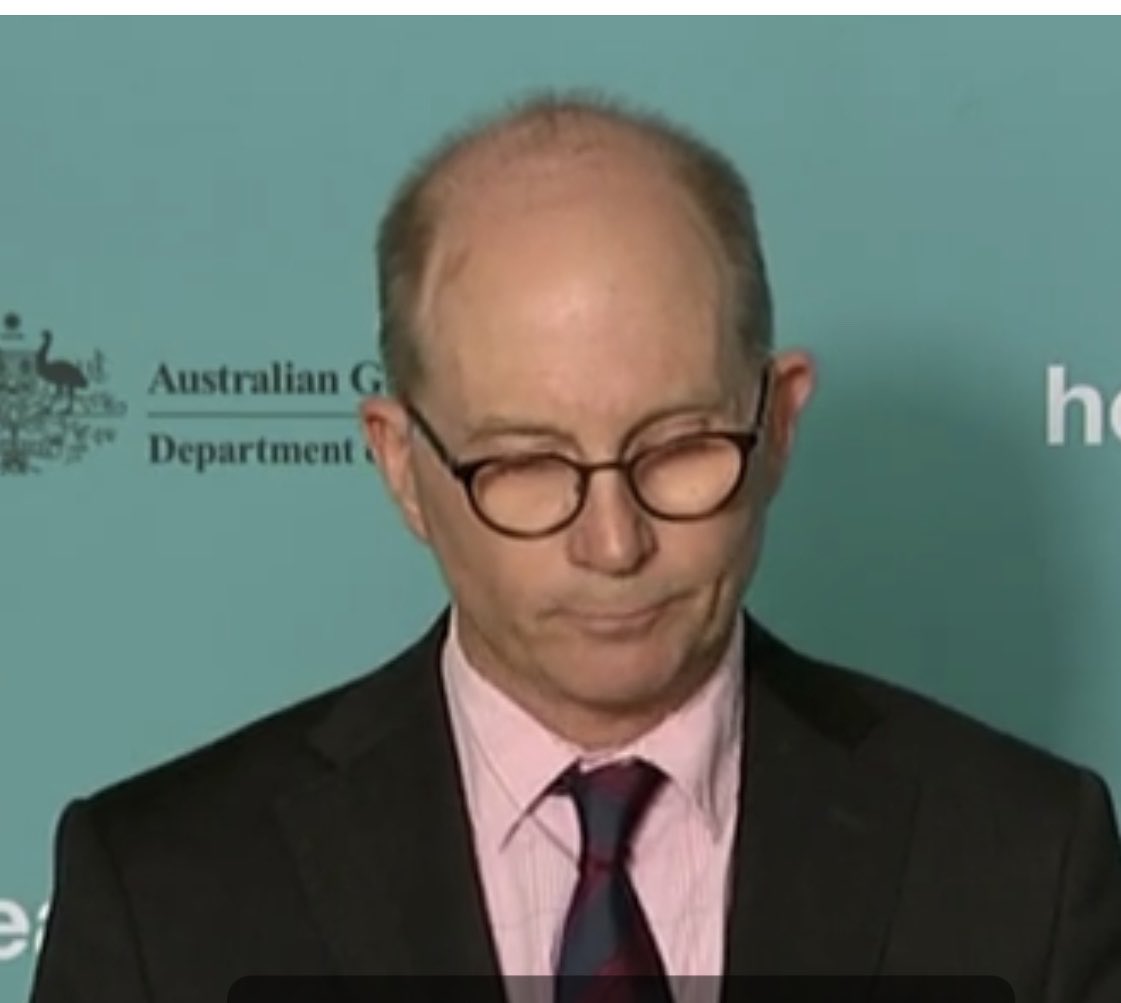 SaraJade_13's tweet image. #ProfKelly “Astrazeneca 
 safe, effective,” BL SQUINTS dislike. Tongue poke contempt. “Allergic reactions rare.” HARD SWALLOW BL embarrassment, fear response. Chronic FILLERS UMS AHS repeats words. “Whether the AstraZeneca vaccine should be used.” “That’s WHO’s view.” 😳 #auspol