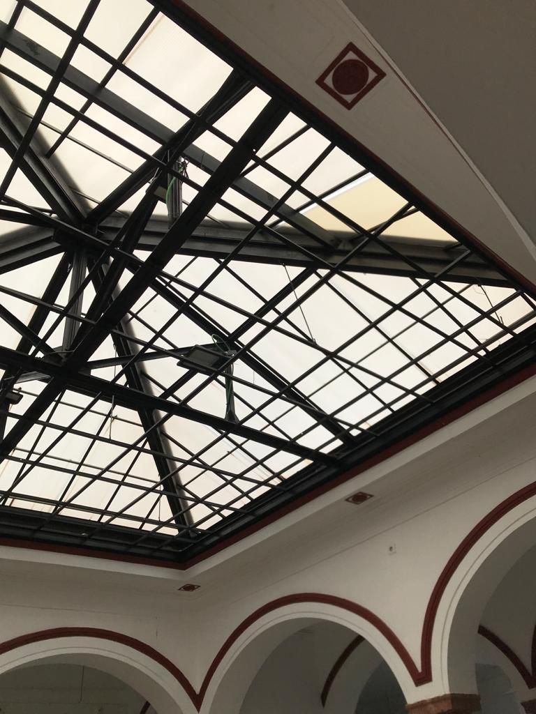 ATiendeQ's tweet photo. 🚧👷🏻‍♂️Trabajos de pintado de paramentos y carpinterías metálicas, en la Casa de la Cultura

#Antequera
#mantenimientoedificios https://t.co/pBt8Wntz6Y