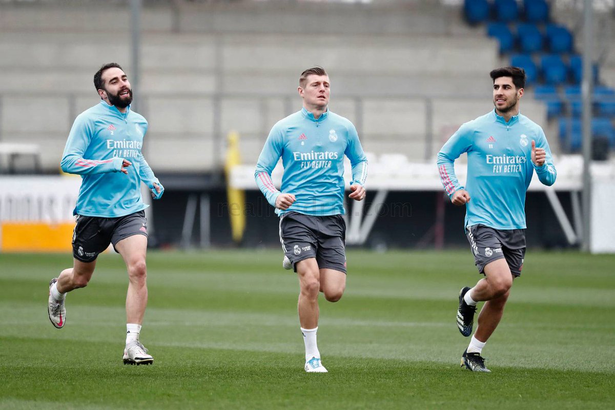 MadridXtra's tweet photo. 🚨| Carvajal and Lucas Vazquez are back with the team!

Finally some good news!💪🏼 https://t.co/oUAO9ryJjL