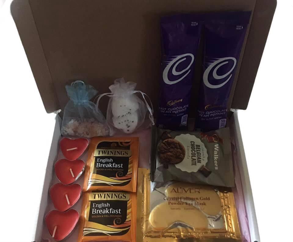 ExemplaryMade's tweet photo. 💆‍♀️ Pamper Gift Box 💆‍♀️

Give the gift of relaxation, a lovely gift to send a loved one during lockdown! 🥰

Order via https://t.co/Ryju6Kuohl 💕

#elevenseshour #ElevensesHour #SmallBiz #smallbiz #shopsmall #smallbusinessuk #PamperGift #lockdown #lockdowngift #giftbox #lovedone https://t.co/XgyZnnUwap