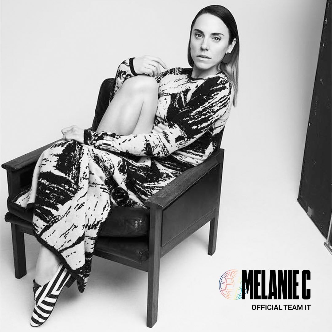 melaniecitalyof's tweet photo. 🇮🇹 Quanto è bella questa foto? Commenta qui sotto! 🤩
🇬🇧 How beautiful is this picture? Comment below! 😍
📸 Shot by Matt Holyoak for @ModzikMagazine
Source ➡️ @MelanieCmusic / RGM
#tbt #tbtpic #throughbackthursday #melaniec #sportyspice #photoshoot #modzik #mattholyoak https://t.co/TqvceFZj9O