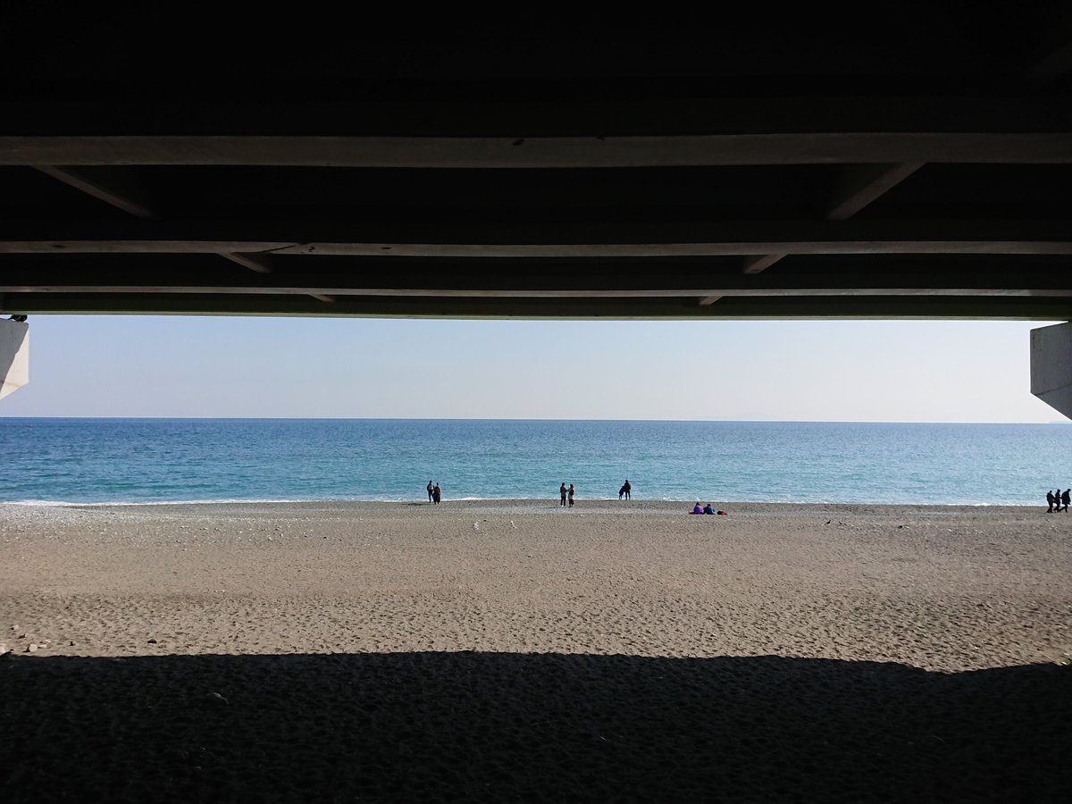yuumuu3's tweet photo. サーファーがいない海見たの久しぶりだった🏄 https://t.co/xdutqnr5ZM