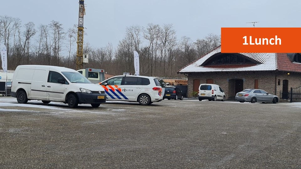 1Lunch: Garagehouder en klant lossen steekpartij samen op..