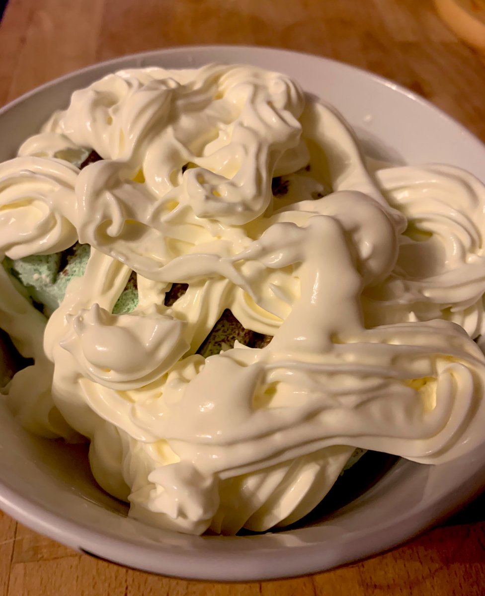cdonfielding's tweet photo. Ice cream & cream 🐷 because I can 😅 #LockdownDiet https://t.co/YmI1nCV3bl