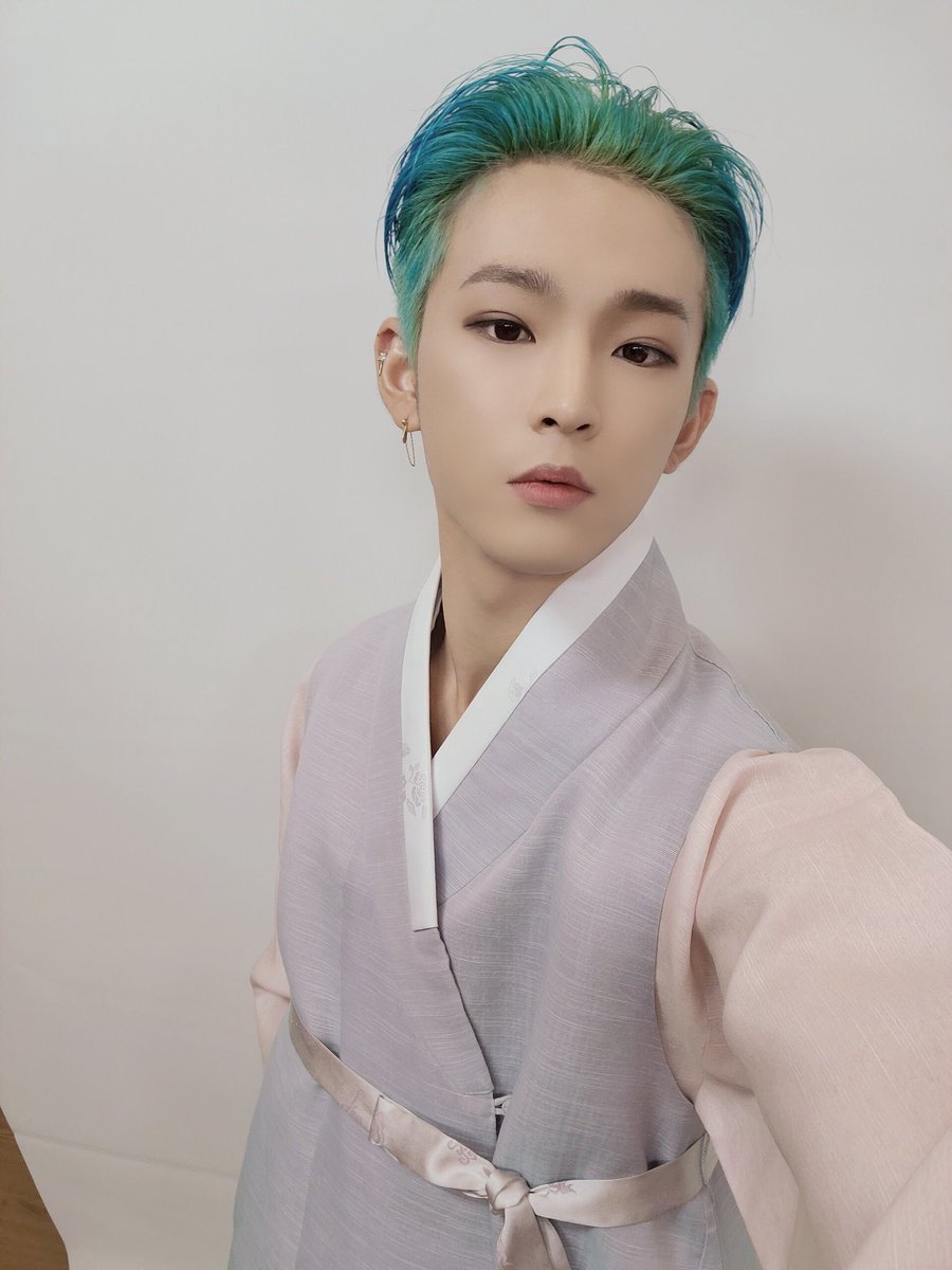 official_ONEUS's tweet photo. [#이도]
투문 새해 복 많이 받기! 
다치지 말고 건강하기! 사랑해♡ https://t.co/2LfZNPxd5H