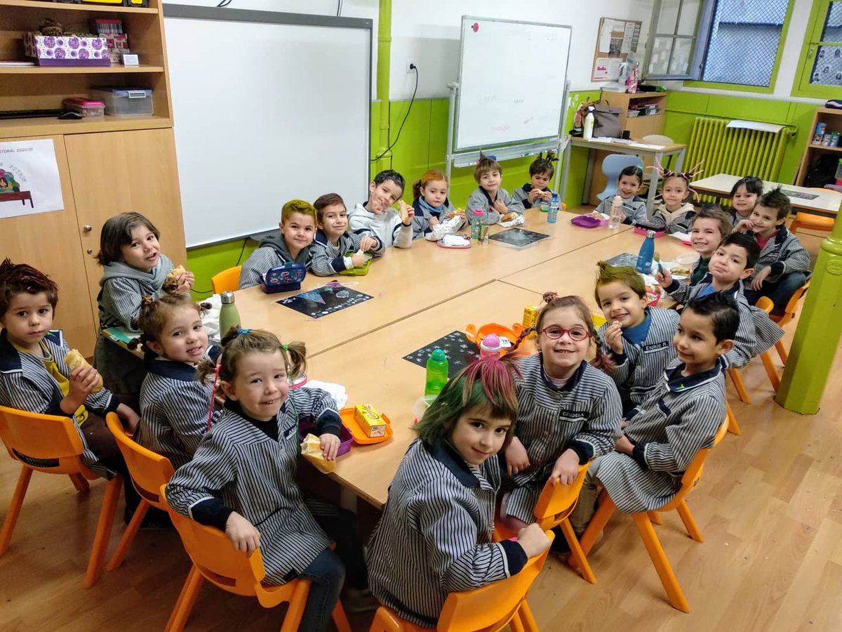 epiasabadell's tweet photo. Ja ha arribat dijous gras!
Els nens i nenes d'infantil hem portat aquests esmorzars tan bons per celebrar-ho: truita, coca de llardons, botifarres... Els hem ensenyat i ens els hem menjat!😋
Bon profit!
#P5INFANTILPIASABADELL
#INFANTILPIASABADELL https://t.co/hqoq6NDbDU