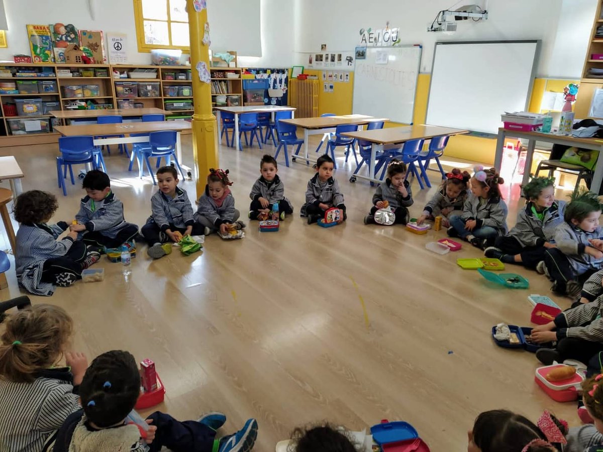 epiasabadell's tweet photo. Ja ha arribat dijous gras!
Els nens i nenes d'infantil hem portat aquests esmorzars tan bons per celebrar-ho: truita, coca de llardons, botifarres... Els hem ensenyat i ens els hem menjat!😋
Bon profit!
#P5INFANTILPIASABADELL
#INFANTILPIASABADELL https://t.co/hqoq6NDbDU