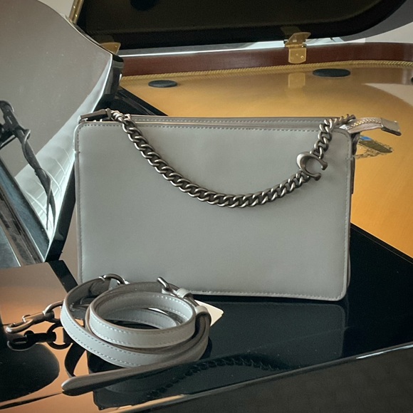 kbabe777's tweet photo. So good I had to share! Check out all the items I'm loving on @Poshmarkapp from @TheShoeBox6 #poshmark #fashion #style #shopmycloset #coach: https://t.co/U4vydZ3Z51 https://t.co/xwoGrKZhtV