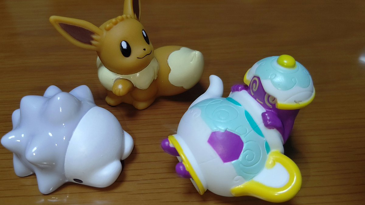 晴 ぬい撮り ポケモンキッズゲット ユキハミ イーブイ ポットデス ポットデスはしんさくフォルムでした ポットの底にシールがあるとしんさく 無いとがんさく ポケモンキッズ