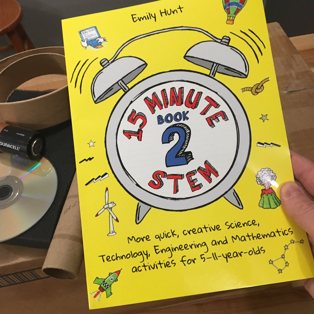 Want to win a FREE copy of the brand new #15MinuteSTEM book by Emily Hunt?

✅Follow Emily <a href="/HowtoSTEM/">Emily Hunt</a> 
✅Retweet this
 
The book is filled with great #STEM ideas...we talked all about it on my latest podcast 🎙dailystem.com/2021/02/11/ste…