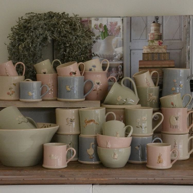 parisandior's tweet photo. i’m literally in love with homemade pottery https://t.co/5OvKXrF1b4