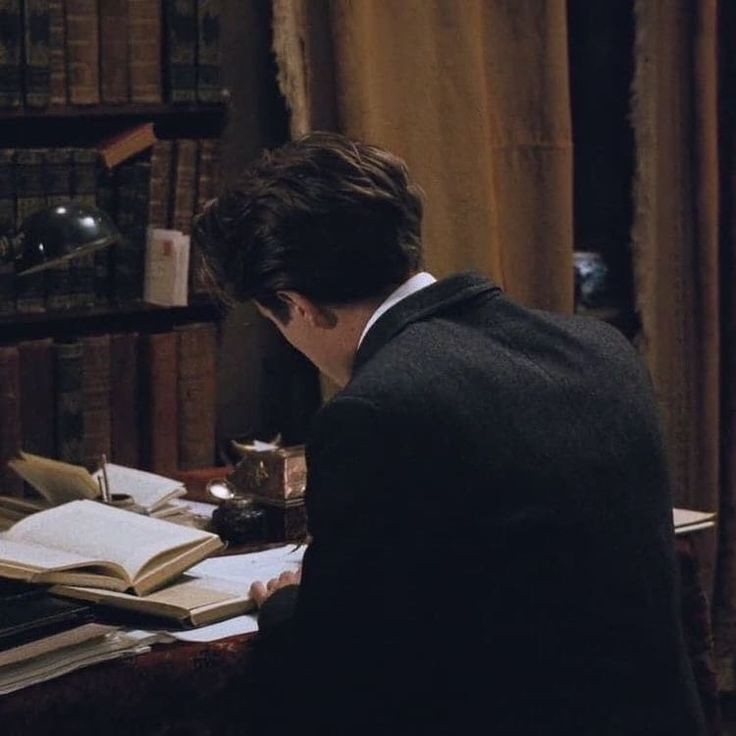AcademiaDreams's tweet photo. I miss you, my lover ✉️

#aesthetic #darkacademia https://t.co/JCqfLtyl8p