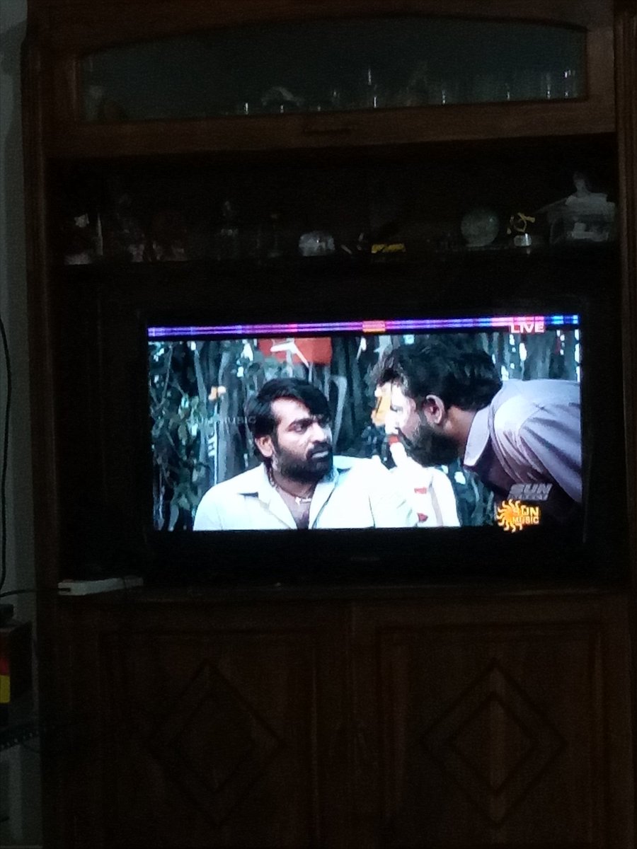 Rayyappan_Saran's tweet photo. #Polakattumparapara Video Song Exclusive Playing In @SunMusic Now🔥

Watch Pannavanga Hit RT🔄

Verithanamana Song Beast-U Mode💥

#Master @actorvijay #Thalapathy65 #Thalapathy66 #PolakattumparaparaVideoSong https://t.co/lg0GnDURna