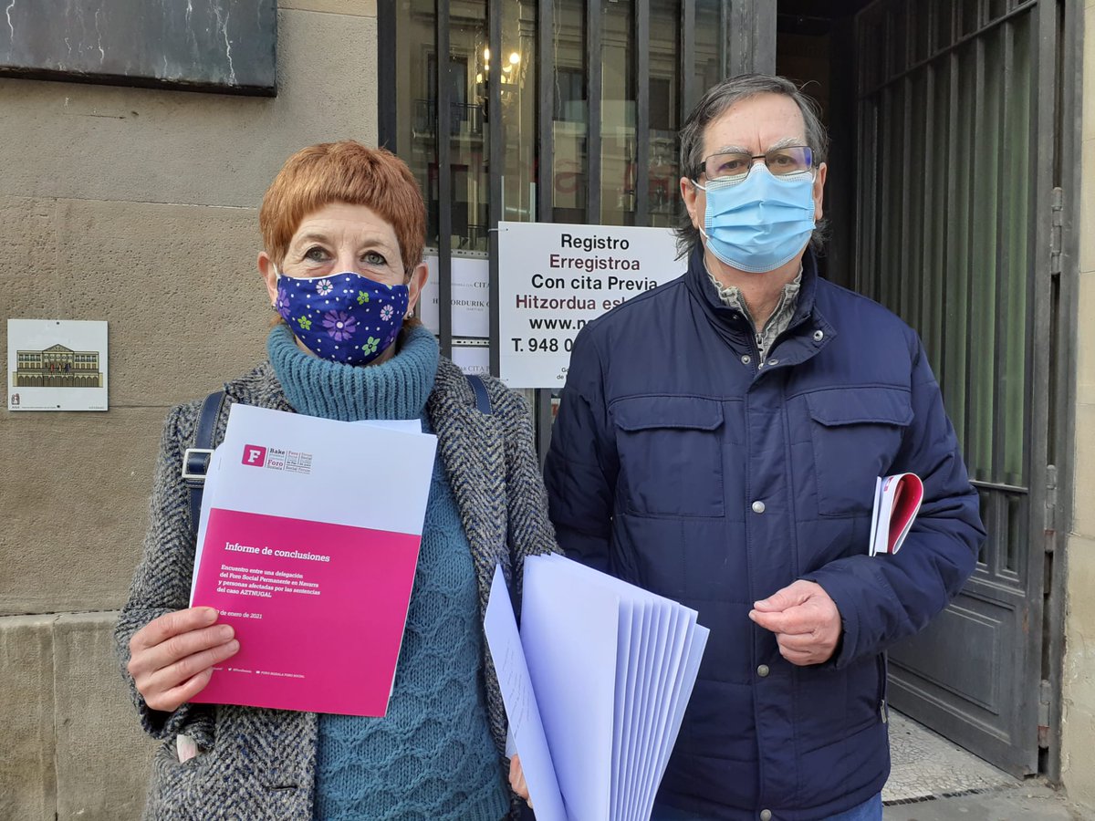 #Aztungal ordezkariekin bildu ondoren, Foro Sozialak torturari buruzko txostena egin du, eta gaur <a href="/UrizIglesias/">jose luis úriz</a> eta Expe Iriartek Nafarroako erakunde nagusiei eman diete, tartean María Chivite Presidenteari.

Txostena labur.eus/9UMqU 

Oharra: labur.eus/HeOtd