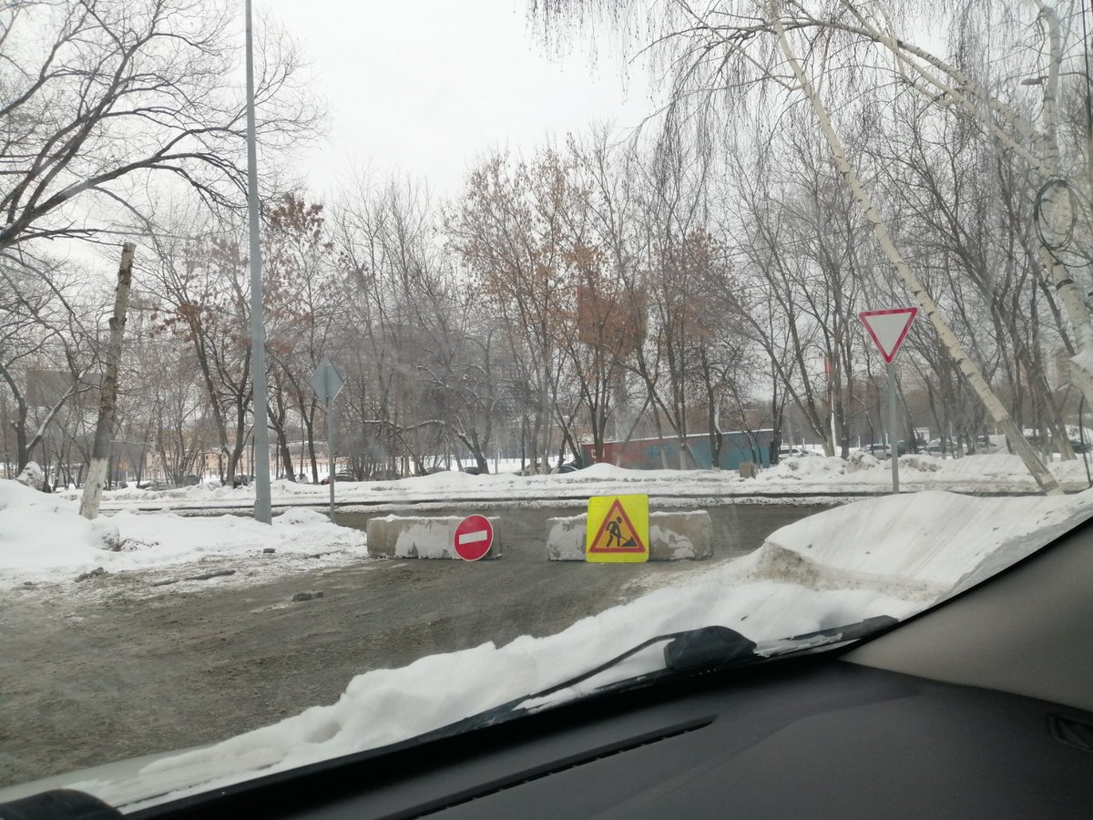 TanZayak's tweet photo. @D_Azaroff @E_Lapushkina @Adm_Okt_Samara добрый день, как нам заезжать домой ??? Территория вокруг в ужаснейшем состоянии ! Нам с коляской не было возможности  ходить , теперь на машине не подъехать домой . Вы вечером к нам все приезжайте и посмотрите !!!! https://t.co/jZCH9Gdbot