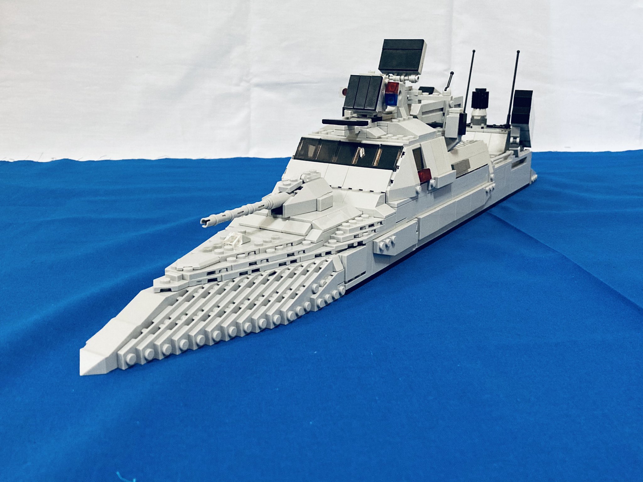 Vol 12 0 編成開始 新作改 ハイラント級沿海域ステルス戦闘艇 です 先日竣工した同級を改修したものとなります 高速艦艇として沿海域での哨戒 戦闘に特化している点は同様ですが 大型化により更に居住性等が向上しました ハイラント ドイツ語の鮫