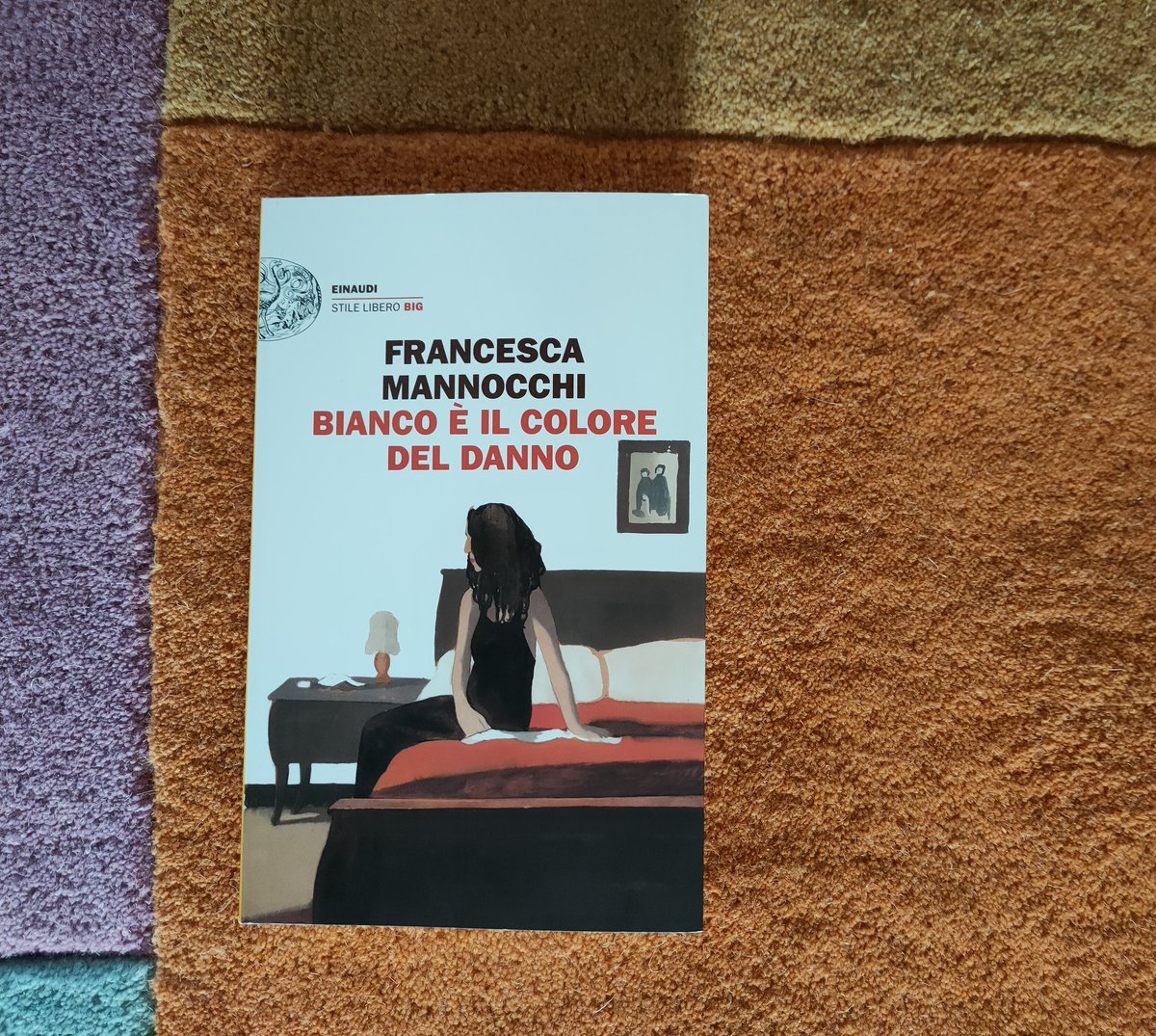 "Questo era il messaggio cifrato: renditi intera." 
Ci sono libri che diventano formule magiche, specchi dentro i quali ri-vedere se stessi e cercare i propri messaggi cifrati.
Grazie <a href="/mannocchia/">francesca mannocchi</a> 
<a href="/Einaudieditore/">Einaudi editore</a>