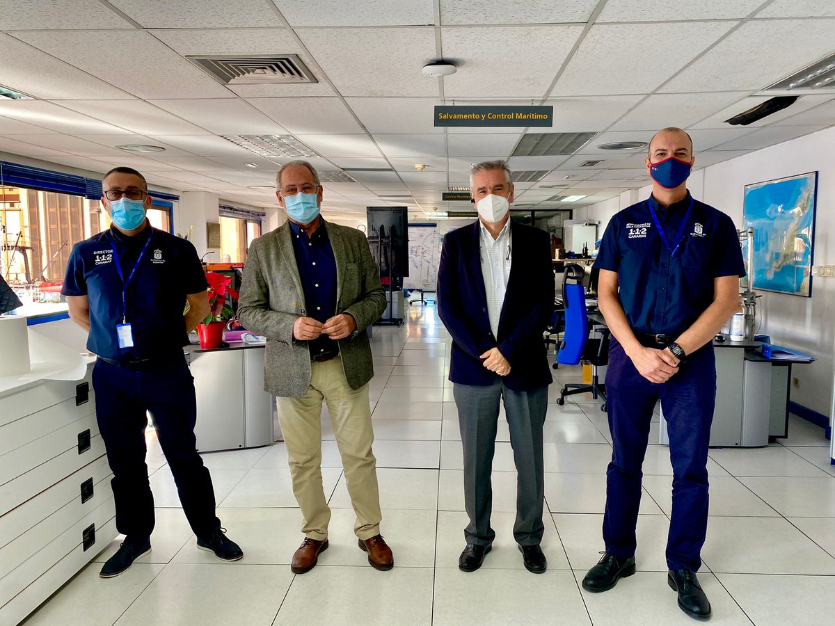112canarias's tweet photo. Seguimos trabajando en los protocolos de coordinación con los servicios de emergencia. Hoy hemos mantenido un encuentro con el Capitán Marítimo de Las Palmas, Francisco García Lascuraín y visitado la sala de control de @salvamentogob de la mano de Roberto Basterreche, jefe centro https://t.co/aFLhDeRWtl