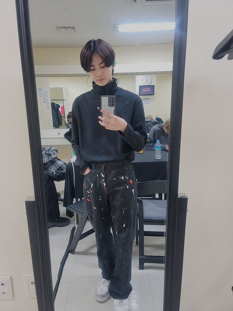 sage_JW's tweet photo. 깜찍이바지와 함께하는 귀염둥이 재질 거울셀카 https://t.co/ow4ZNZAwBT