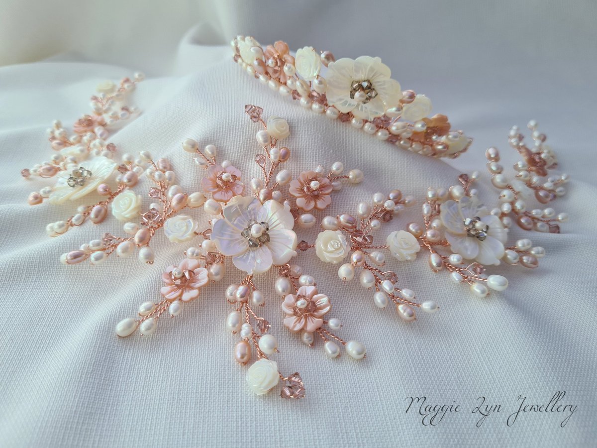 ￼

Crazy in love with this image. 💞

Mother and Daughter/ #bride and #Flowergirl matching
pieces. How adorable. 💞

#motheranddaughter #matchingaccessories
#bridalhairpiece #Tiara #weddinghair
#wedding #flowerhairaccessory #floralcrown #hairvine
#bridaljewellery #weddinginspo