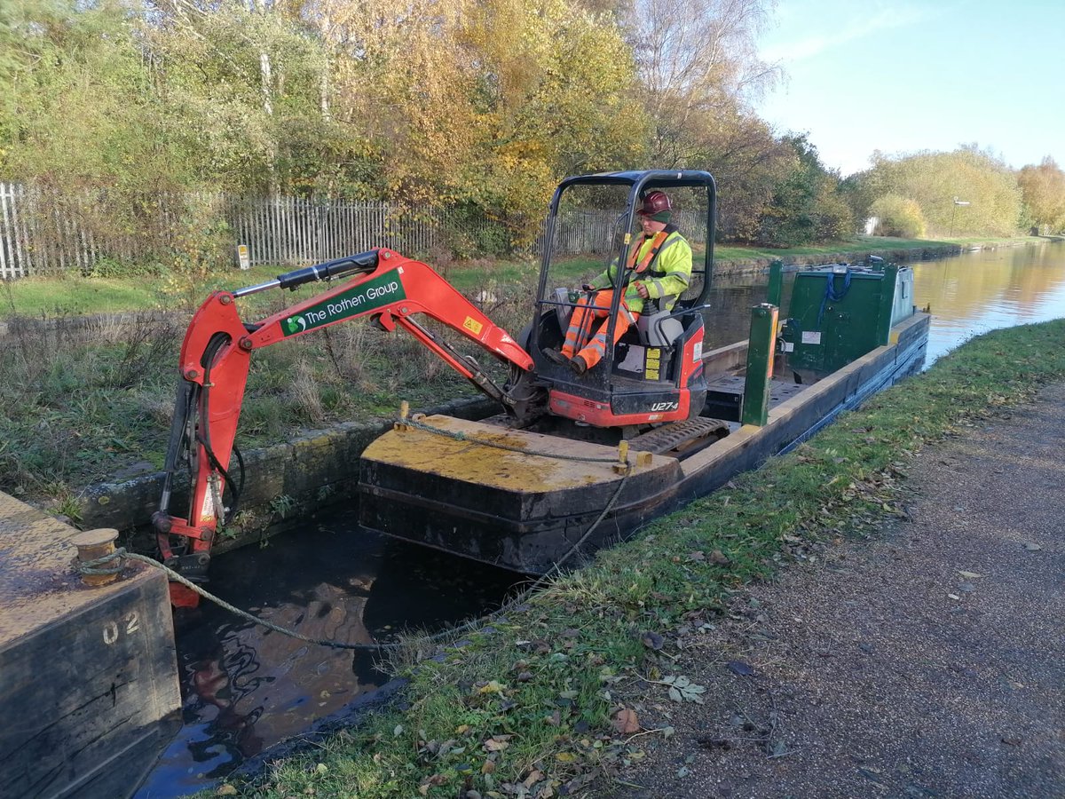 The teams have been busy clearing debris from safety gates with our powered excavator boat. The safety gates close automatically if the canal is breached so are critical to the waterways network. We cleared a number of locations & then divers followed behind to inspect our work!