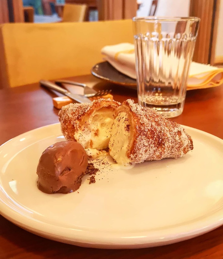 MartaRombouts's tweet photo. Avui postres noves!

A la foto 📸 Tornemi fet al moment amb crema de mascarpone.
______
#almarge #almargerestaurant #vinsicuinaamable #restaurant #badalona #badacentre #badalonacomerç #cuinacatalana #vinsartesans #cuinadelavia #tradició #tornemi https://t.co/73eM7MpTHm https://t.co/gSr1W1s5XF