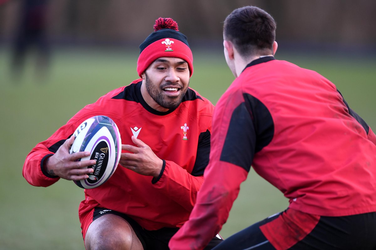 Cardiff_Rugby's tweet image. 😁

𝗪𝗶𝗹𝗹𝗶𝘀 𝘆𝗻 𝘄ê𝗻 𝗼 𝗴𝗹𝘂𝘀𝘁-𝗶-𝗴𝗹𝘂𝘀𝘁! ❤️💙

No wonder @whalaholo is all smiles, as he is named on the bench and in-line to make his @WelshRugbyUnion debut in Saturday's @SixNationsRugby clash against @Scotlandteam.

📸 @HuwEvansAgency