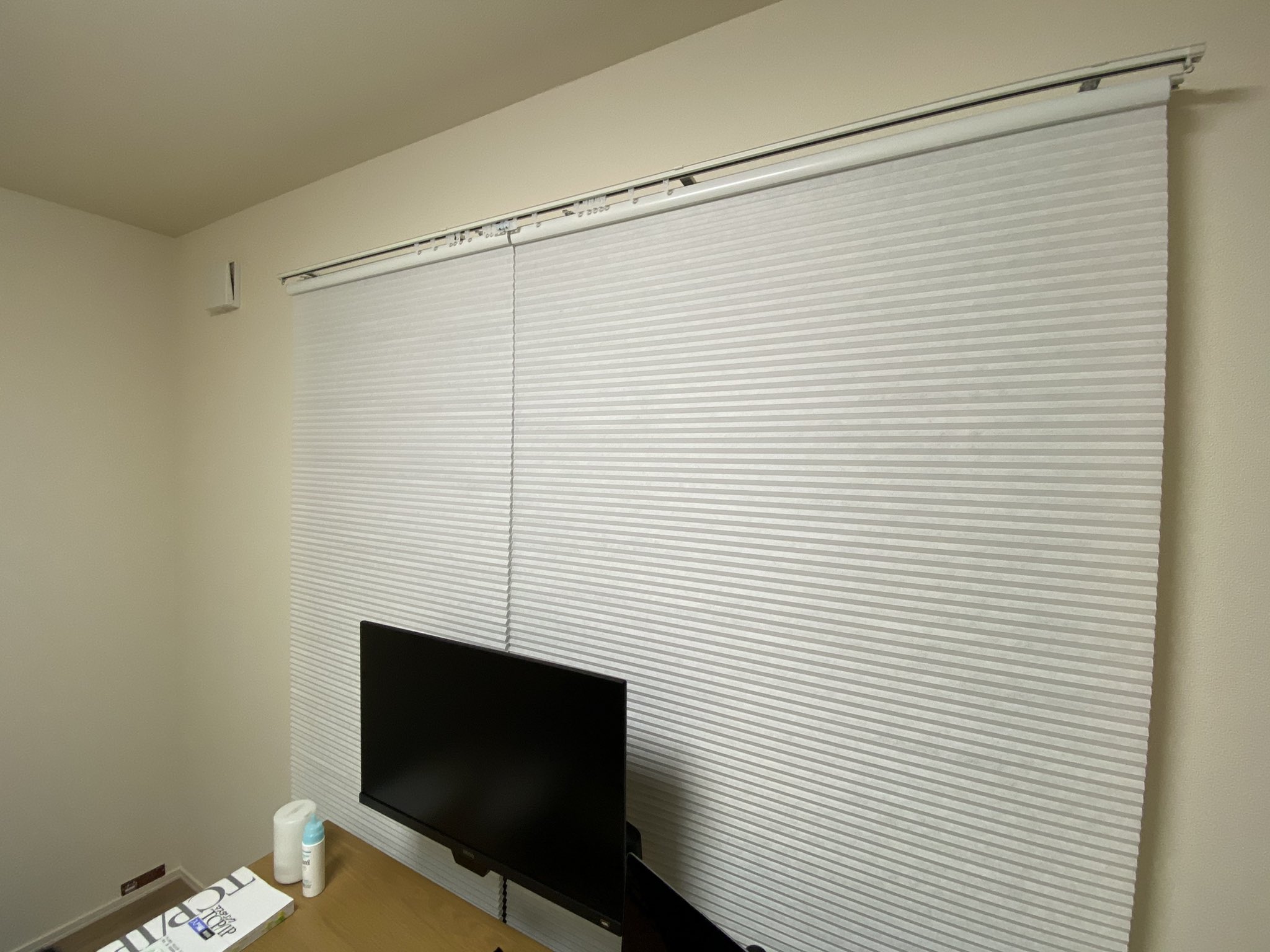 Nishipy カーテンレールにikeaの断熱ブラインド付けたけど よくないですか 僕はいいと思います T Co Mfj6fouu0m Twitter