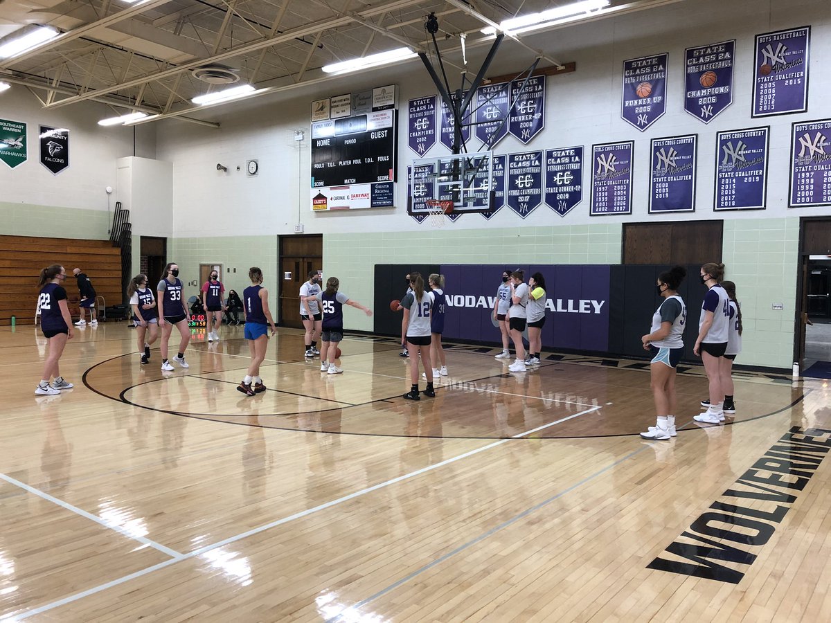 I barely know there’s a 6 AM, let alone 6 AM basketball practices.

Hanging out with <a href="/nvgirlshoops/">@nvgirlshoops</a> this morning.