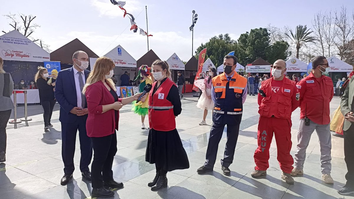 Türk Kızılay Antalya Şube 
Genç Kızılaycılar 👫 ve
Bölge Kan Mrkzmiz ile birlikte 
<a href="/ANTALYABB/">ANTALYA BÜYÜKŞEHİR</a> tarafından düzenlenen ‘Sevgi Meydanı❤️’
Etkinliğindeyiz
Kan bağış tırımız 🚐 ve
Mobil Aş evimiz 🚚 ile 
Halkımızın hizmetindeyiz...
<a href="/Kizilay/">Türk Kızılay</a> 
<a href="/AntalyaBKM/">Türk Kızılay Batı Akdeniz Bölge Kan Merkezi</a> 
<a href="/drkerem/">Kerem Kınık</a> 
<a href="/dr_ialtan/">Dr. İbrahim ALTAN</a>