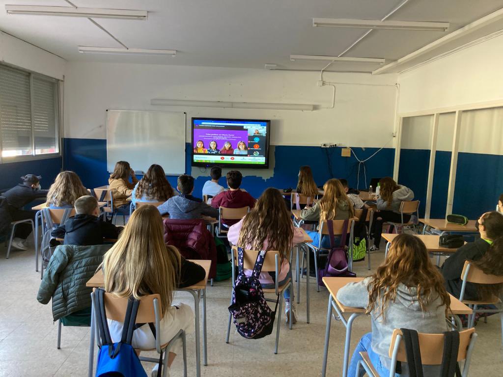InstitutTiana's tweet photo. Xerrada de la científica Sandra Rodríguez als alumnes de 1r d’ESO en el Dia internacional de la nena i la dona a la ciència #biokit #1ESO #WomenInScienceDay https://t.co/O7boGOX3xJ