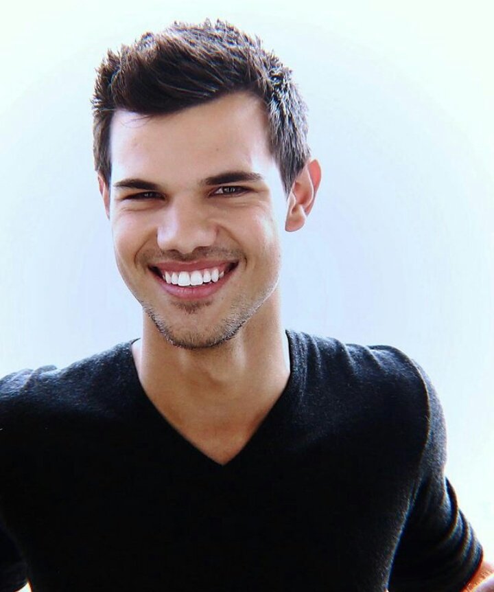 Happy Birthday Taylor Lautner!  