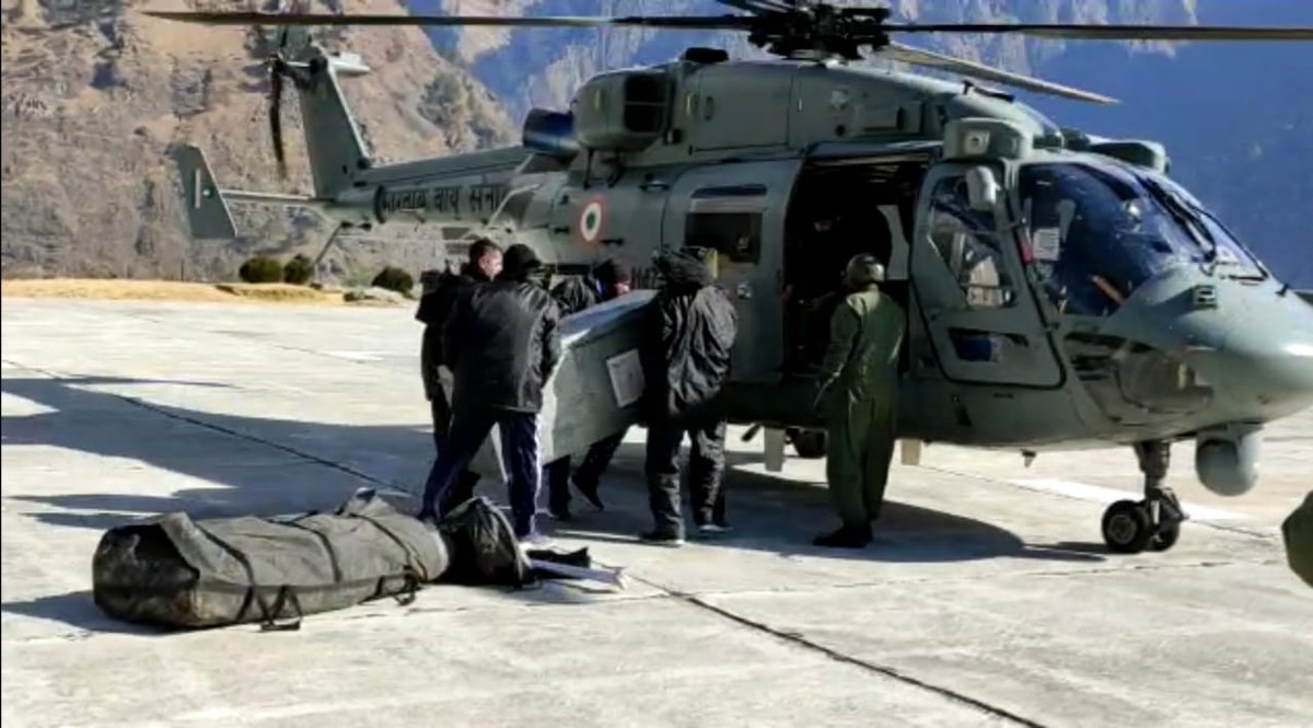 #HADROps
#Uttarakhand

ALH and Chinooks have been utilised extensively yesterday and today to assist the ongoing ops. They have cumulatively transported 30 personnel and 5 tons load of DR agencies in these two days.