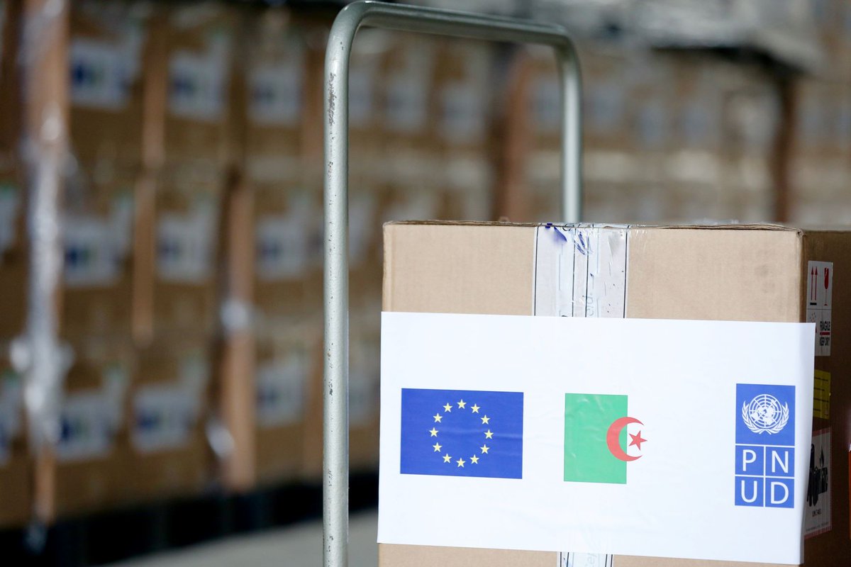 لاستجابة التضامنية الأوروبية ضد كوفيد19 في الجزائر" 🇩🇿 🇪🇺
استلمت الجزائر  400000 اختبار مستضد و20000 معدات كشف من نوع PCR وآلات للكشف.
و ينتظر استلام معدات طبية ومعدات الكشف المبكر و معدات وقائية لفائدة موظفي ومستخدمي قطاع الصحة في الاسابيع القادمة.
<a href="/PNUDAlgerie/">PNUD Algérie</a> #StrongerTogether