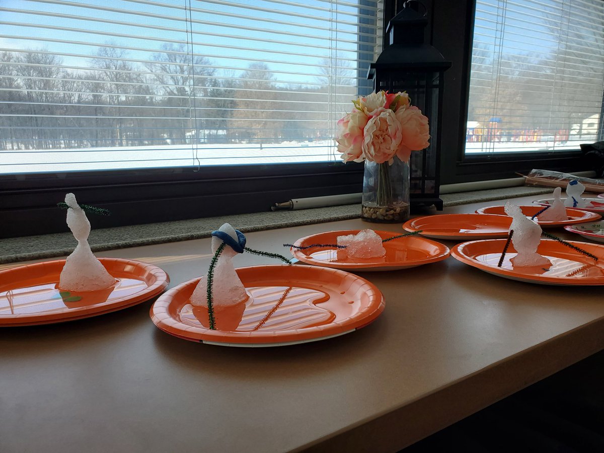 A little STEM project yesterday!! Built snowmen, measured over time and timed how long it took to melt. Why did some melt faster than others? #STEM #mathfun #snowday <a href="/RobertHunterES/">Robert Hunter</a> <a href="/FlemRarSchools/">FlemRarSchools</a> @KWolffFRSD