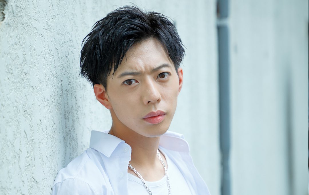 【GRAPT/グラプト】
✂︎メンズスタイリング/全5種
取扱いサロンほか、LOFTや東急ハンズで販売中

✔︎WetGel
ジェルのようなツヤ感やハードなキープ力にワックスの動かしやすさを兼ね備えたジェルワックス。
すぐに固まらずアレンジ自在で次第に固まりデザインを長時間ホールド。160g／1,500円