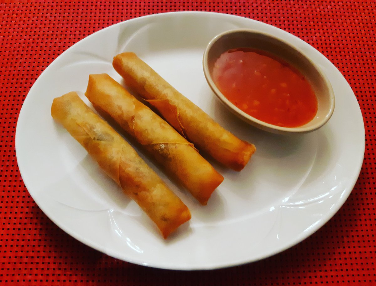 KCveggiekitchen's tweet photo. Vegetable Spring Rolls. Link to my Youtube channel: https://t.co/jXikASPi0y #kaeceesvegetariankitchen #vegetarianrecipe #vegetablespringrolls #chinesenewyearrecipes #chinesenewyear https://t.co/SA8s0gO2nZ