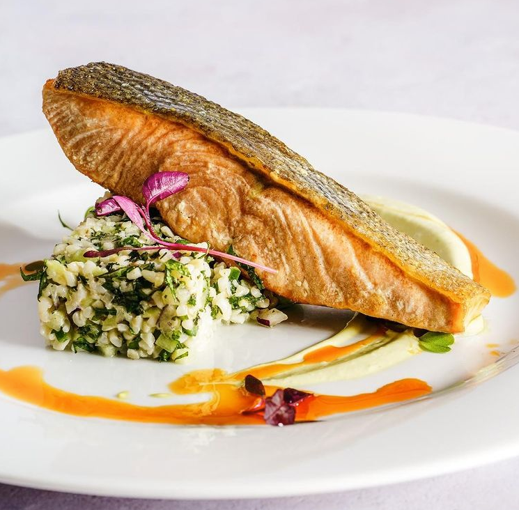 Who can say no to this delectable salmon dish by <a href="/enVilleCatering/">Enville</a>?
