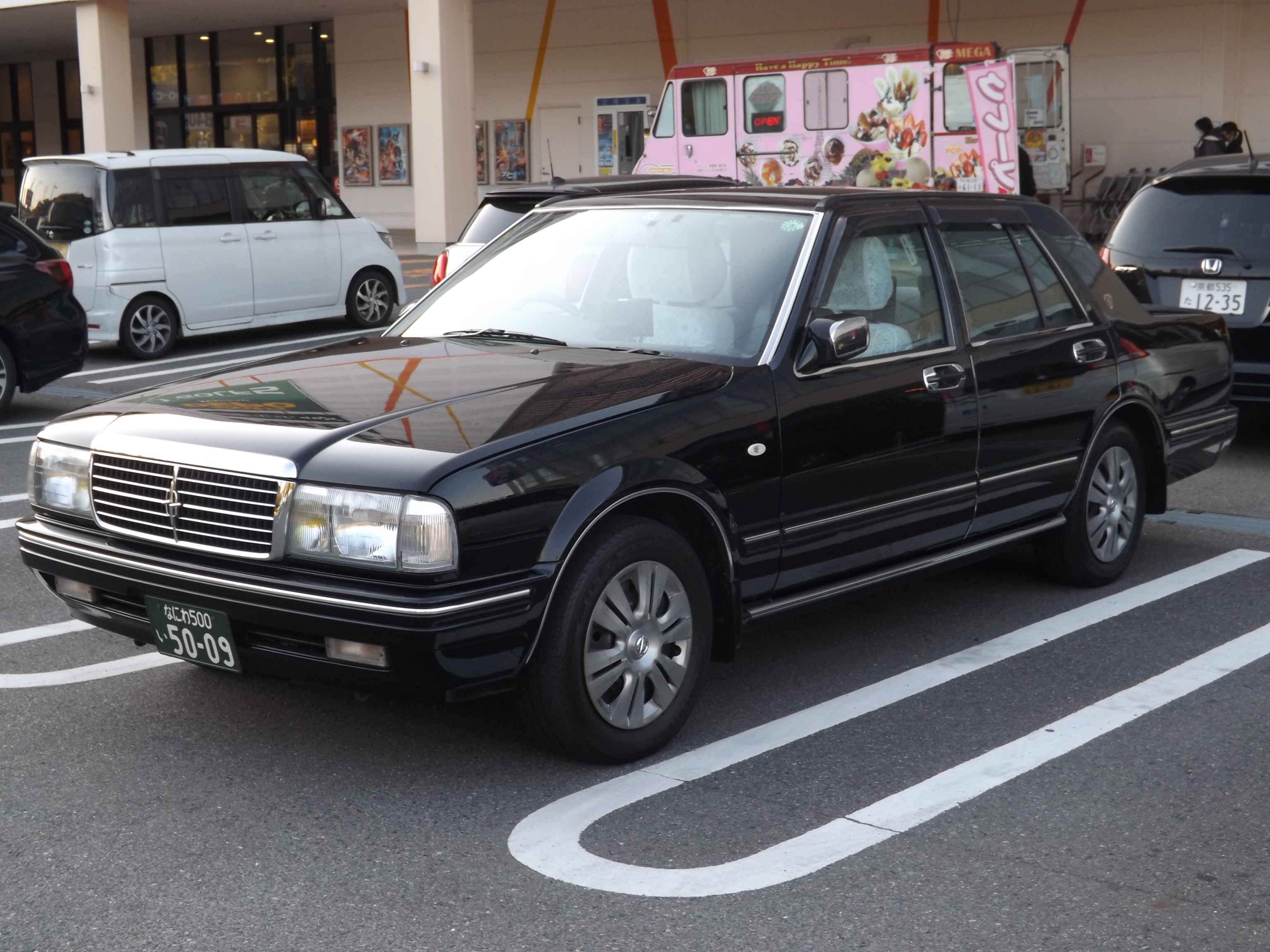 しばとら なんでも屋 質実剛健でフォーマルなデザイン 最終形態であるでどりっく営業車のこのしっかりとした雰囲気は先代モデルのセンチュリーにも負けていないと個人的に思います T Co Rkigptugha Twitter