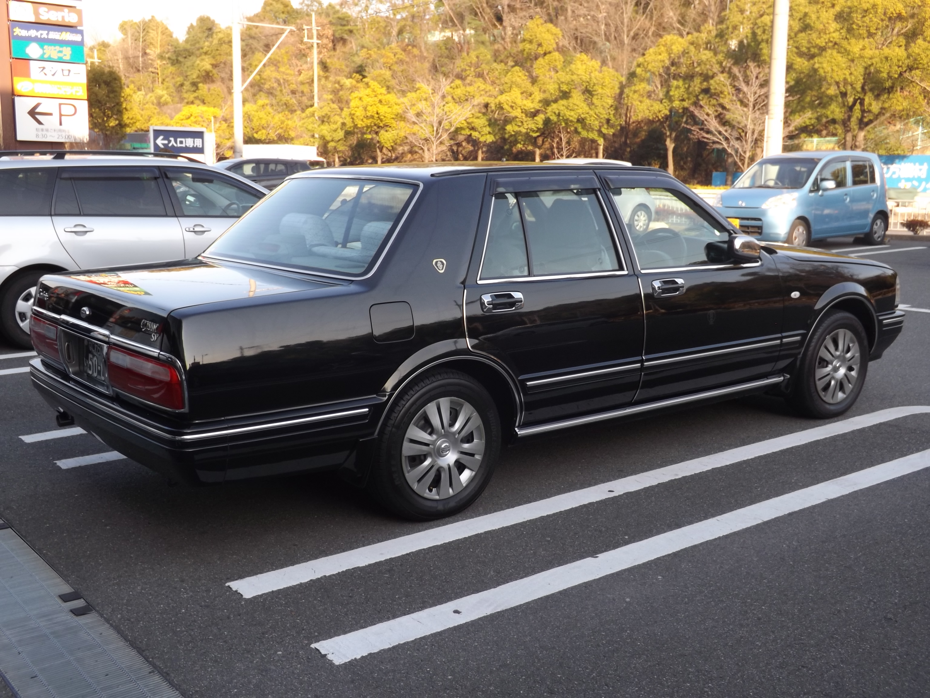 しばとら なんでも屋 質実剛健でフォーマルなデザイン 最終形態であるでどりっく営業車のこのしっかりとした雰囲気は先代モデルのセンチュリーにも負けていないと個人的に思います T Co Rkigptugha Twitter