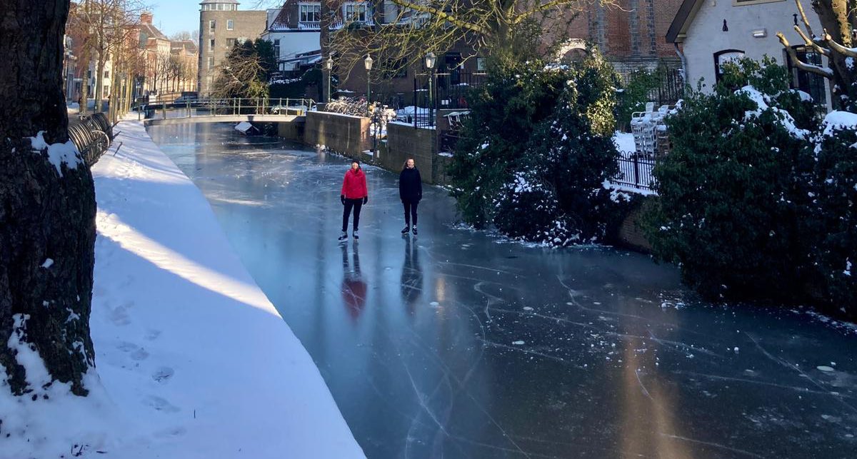 laarraa_'s tweet photo. De allereerste schaatsmeters op de Amersfoortse gracht❄️⛸ https://t.co/jv91sWZMhQ