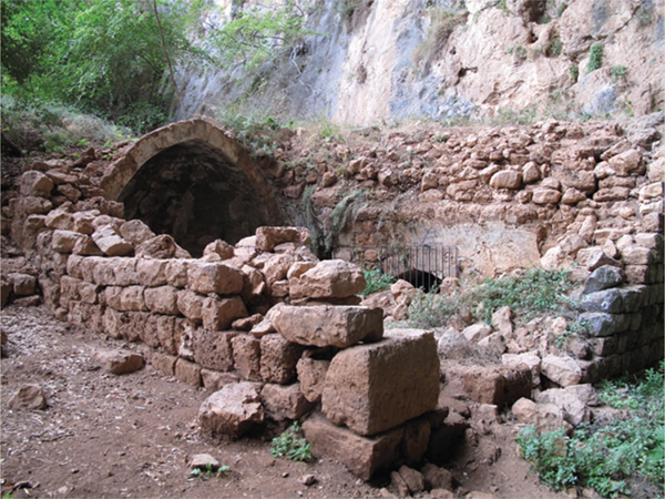 The inscriptions at the Mar Asya Monastery, which are written in Estrangelo and Serto Syriac scripts contain a liturgical formula:ܥܠ ܫܡܗ | By the nameܕܐܠܗܗ ܢ ܢ ܚܝܐ | of our living Godܠܥܠܡ | foreverܐ ܡ | Amen (?)