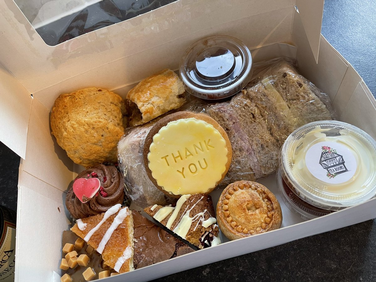 Amazing gifts from my school for all of the staff. Delicious as ever from the wonderful <a href="/OkenTeaRooms/">Thomas Oken TeaRooms</a> ☺️