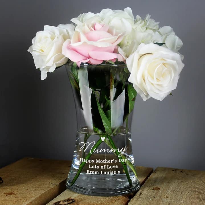 GiftsSecrets's tweet photo. Personalised Love Heart Glass Vase
This stunning vase would make a lovely gift to put mums flowers in on Mother’s Day, #MothersDay , #mothersday2021, #mothersdaygifts, #personalisedgifts https://t.co/xg4wb1p5cd