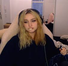 |￣￣￣￣￣￣￣￣￣￣￣￣￣￣￣|  if u like nihachu click this!        |＿＿＿＿＿＿＿＿＿＿＿＿＿＿＿|          \\ (•◡•) /            \\   /     /srs     ——     /safe   |   |           |_  |_  [rts pog]