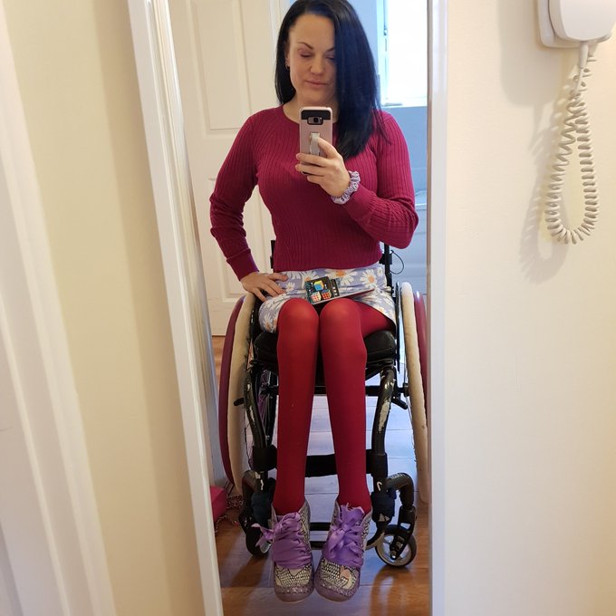 #disabled #legs #wheelchair #tights #pantyhose #heels #sexy #cute #babe https://t.co/JLKrm6xrQR