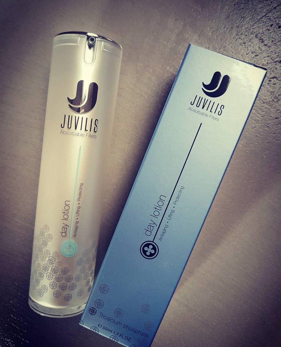 DAY LOTION evitará todos esos brillos que tanto te molestan en tu piel. Gracias a su acción seborreguladora y a sus RELLENOS FACIALES tendrás una piel de cine. #pielbonita #rellenosabsorbibles #fosfatotricálcico #farmacias #medicinastética #lineantiedad #pieljoven #arrugas #piel